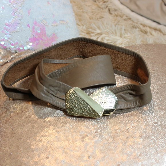 ?️?️Vintage 1980\'s Gold Retro Hammered Metal Soft Leather Belt 25\